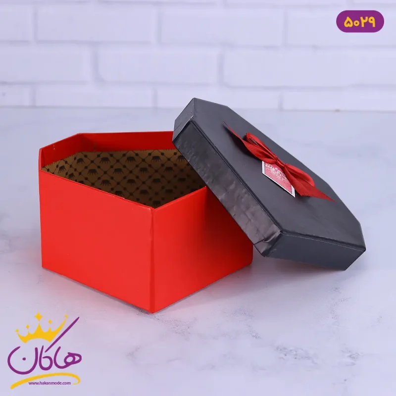 جعبه هدیه قلبی قرمز و مشکی