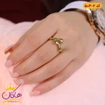 انگشتر زنانه استنلس استیل آغوش طلایی از نمای رو به رو