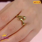 انگشتر زنانه استنلس استیل آغوش طلایی از نمای نزدیک