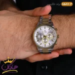 ساعت مردانه داتیس فلزی نقره ای طلایی 8587/2 نمای روی دست