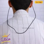 بند عینک پلاستیکی مشکی روی مدل