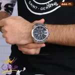 ساعت دیزل مردانه فلزی شاخدار 555/21 نمای روی دست از دور