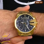 ساعت دیزل مردانه فلزی شاخدار 555/23 نمای روی دست از نزدیک