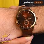 ساعت رومانسون مردانه بند چرمی 1217/8 نمای روی دست از نزدیک