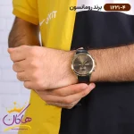 ساعت رومانسون مردانه بند چرمی 1221/4 روی دست