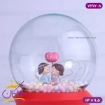 گوی چراغ دار دختر و پسر قرمز از نمای نزدیک