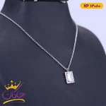 گردنبند استیل زنانه آویز مستطیلی از نمای کناری
