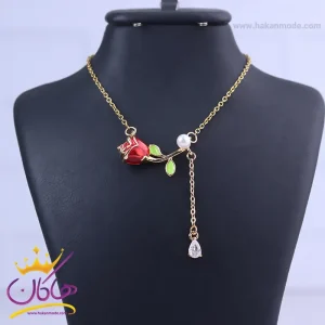 گردنبند استیل زنانه گل رز قرمز ST 12354/6 از نمای نزدیک