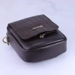 کیف دوشی چرم چرمسال پوست ماری کد 711 قهوه‌ای تیره نمای قفل