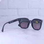 دسته عینک آفتابی فندی زنانه فریم مربع طوسی P 2320/4