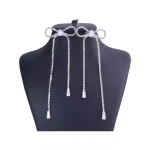 گوشواره زنانه نقره ای نگینی طرح پاپیون