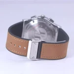 نمای بسته قفل ساعت مچی هابلوت مردانه بند جیر قاب نقره ای کرنوگراف