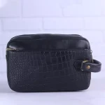 نمای پشت کیف دوشی چرم چرمسال طرح پوست مار مشکی B 944/1