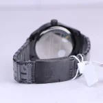 نمای بسته قفل ساعت مچی عقربه ای نیوی فورس مردانه فلزی تمام مشکی 8032/6