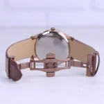 نمای باز ساعت عقربه ای رومانسون مردانه بند چرم قهوه ای G1533/9